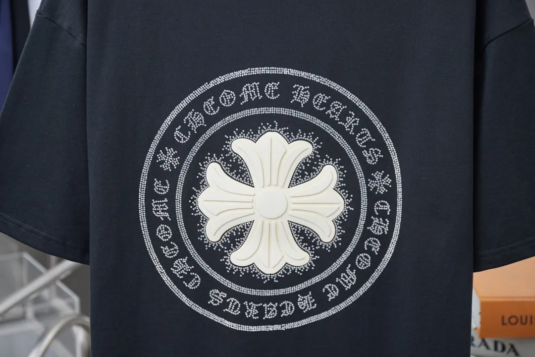 🅿️210 Ch*ome Hearte 25SS early spring new style, thick printed hot diamond short sleeves, light luxury, essential item for daily commuting for men and women, correct version, welcome to compare, detailed features · 320g 100% pure cotton double yarn jersey fabric · Special thickened 32 pieces of double-strand 1X1 threads custom dyed in the same vat · Imported Australian matte pearlescent diamonds ➕ Three-dimensional thick plate Croix heart letters · Double-needle sewing and cross-seam technology · Original main mark, washed tag, brand moisture-proof paper packaging Color: black/white/rose red/blue Size: S/M/L/XL